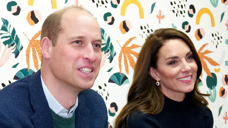 Prințul William și Kate Middleton stau de vorbă cu personalul medical