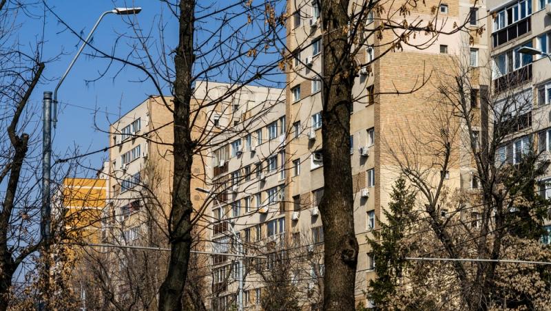 Locatarii unui bloc din Cluj au fost certați pentru că fac duș noaptea. Ce l-a deranjat așa de tare pe administratorul imobilului