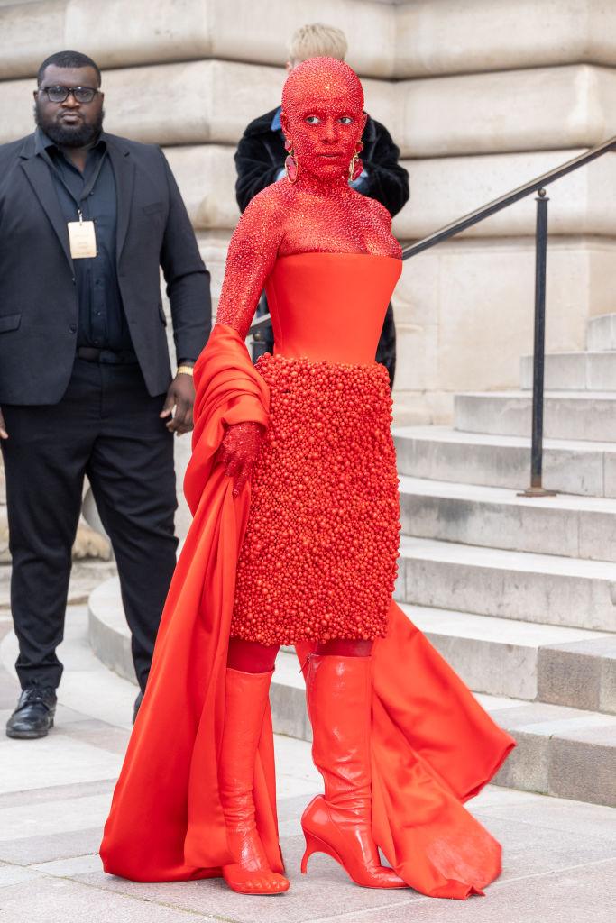Doja Cat pe Covorul Roșu de la Săptămâna Modei din Paris