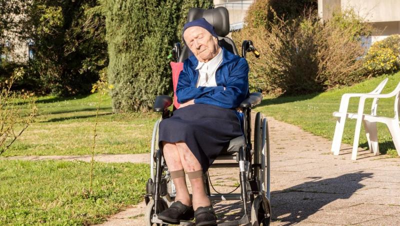 Cine este cea mai bătrână persoană în viață, după moartea călugăriței Lucile Randon. Femeia este activă pe Twitter la 115 ani