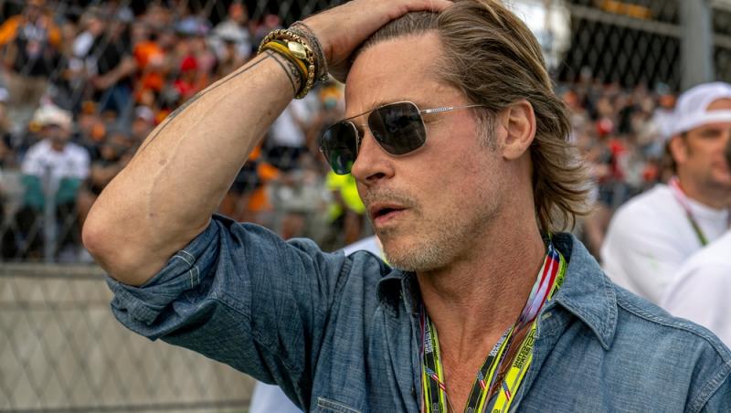 Brad Pitt, fascinant de bustul soției sale, a uitat să-și aplice crema solară pe el. Cum au fost surprinși cei doi la plajă