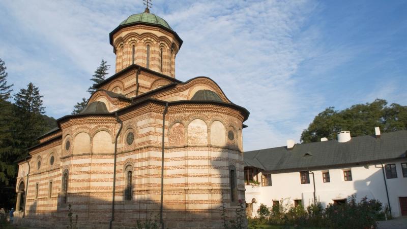Fotografie făcută din exterior pentru Mănăstirea Cozia