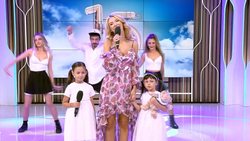 Andreea Bălan, prima apariție în direct la TV alături de fiicele ei | VIDEO. Ella Maya și Clara au cântat împreună cu mama lor