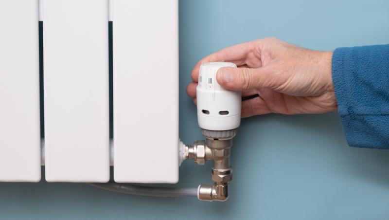 Un instalator spune că folosim greșit robinetele caloriferelor. Ce înseamnă cifrele și ce să alegem pentru a micșora facturile