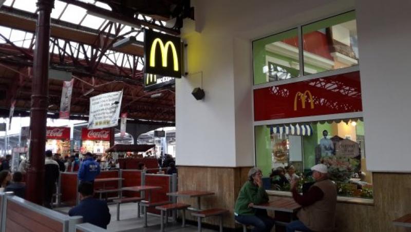 Gara de Nord rămâne fără McDonald's. ANPC a închis celebrul fast-food și a lăsat un bilet pe ușa restarantului. Ce scrie