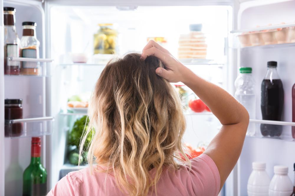 Ce nu trebuie pus niciodată pe ușa frigiderului. Cum să aranjezi produsele în frigider. Marea greșeală a gospodinelor
