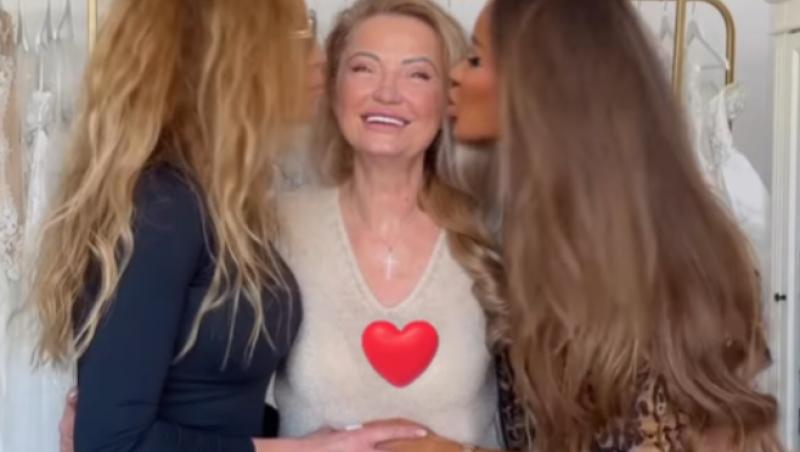 Bianca Drăgușanu și-a sărbătorit sora. Cum a apărut blondina alături de Oana și mama lor. Imagini rare cu cele trei