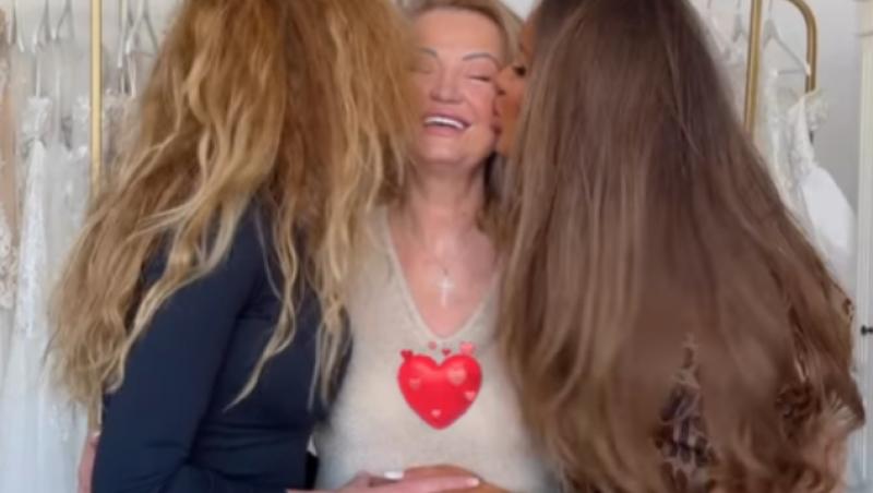 Bianca Drăgușanu și-a sărbătorit sora. Cum a apărut blondina alături de Oana și mama lor. Imagini rare cu cele trei