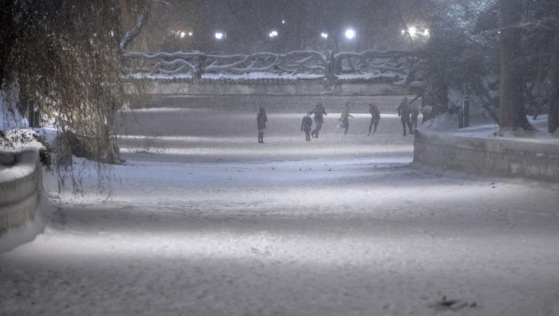 Când vor cădea primii fulgi de zăpadă în București. Zilele când se anunță cel mai rece în Capitală