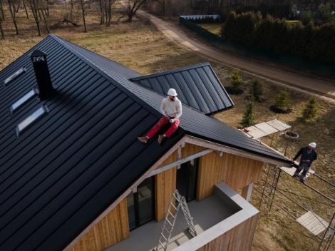 Cum să alegi tabla potrivită pentru acoperișul casei tale