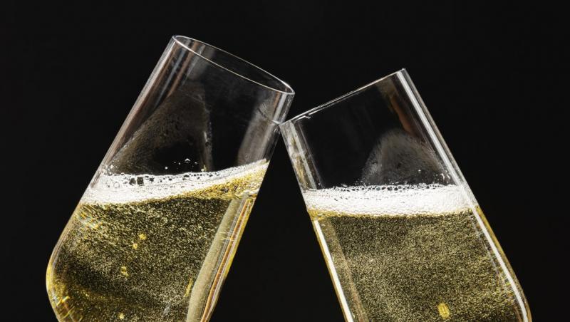 (P) Sfaturi pentru păstrarea și servirea șampaniei în mod corespunzător