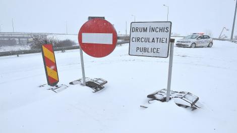 Drumuri din mai multe zone din țară sunt închise și blocate. Pe unde nu se poate circula din cauza zăpezii și a viscolului
