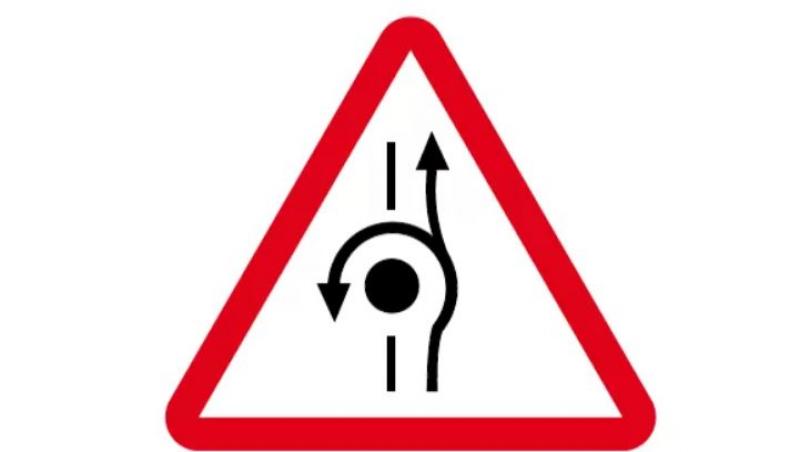 Indicatorul rutier care presemnalizează o amenajare rutieră care permite întoarcerea vehiculului