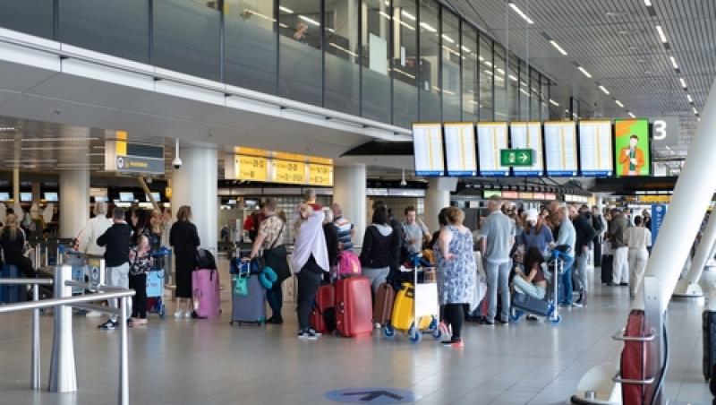 Curse de zbor suspendate în țară. Ce companie aeriană a luat această decizie și cum vor fi afectați românii