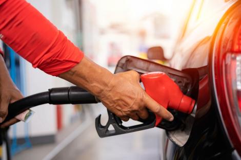 Cresc prețurile la motorină și benzină în 2024. Cât vom plăti pentru combustibil începând cu 1 ianuarie
