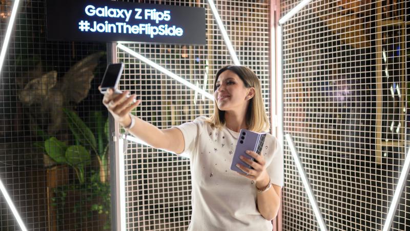 (P) Invitații la Join The Flip Side au renunțat pe loc la telefonul personal în favoarea unui Samsung Galaxy Z Flip5 sau Z Fold5