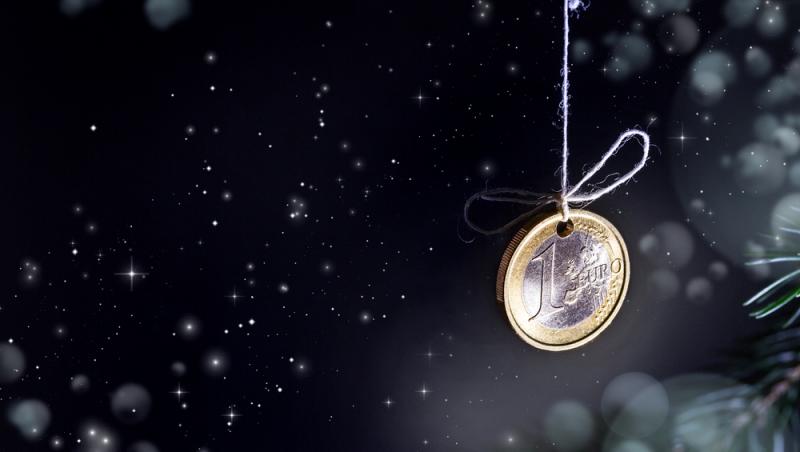 De ce e bine să pui o moneda în bradul de Crăciun. Tradiția despre care nu mulți știu