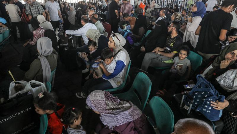 Mai mult de 300 de români au fost repatriați din Fâșia Gaza. Violențele continuă