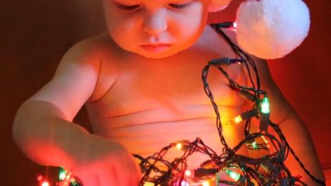 (P) Decorațiuni Pentru Crăciun: Sfaturi Pentru Siguranța Copiilor de Sărbători