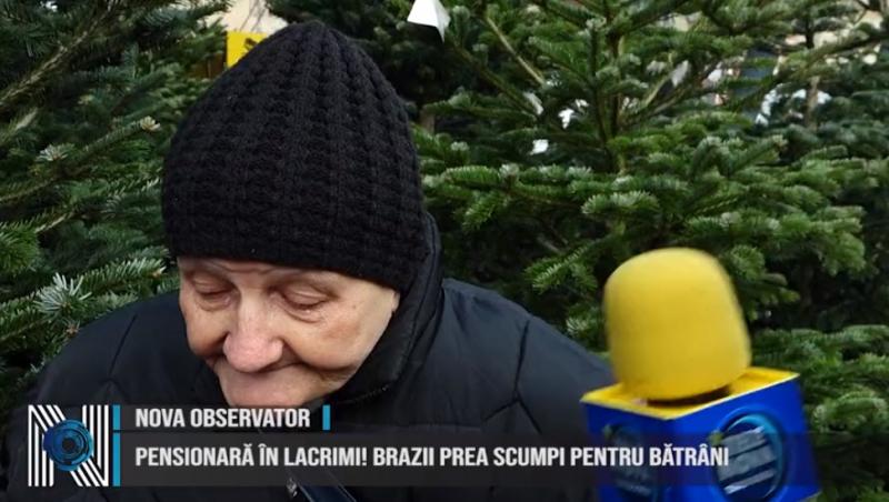 Bucuria unei bunici! Reacția unei bătrânici când primește un brad de Crăciun de la reporterul căruia i-a zis că nu-și permite unul