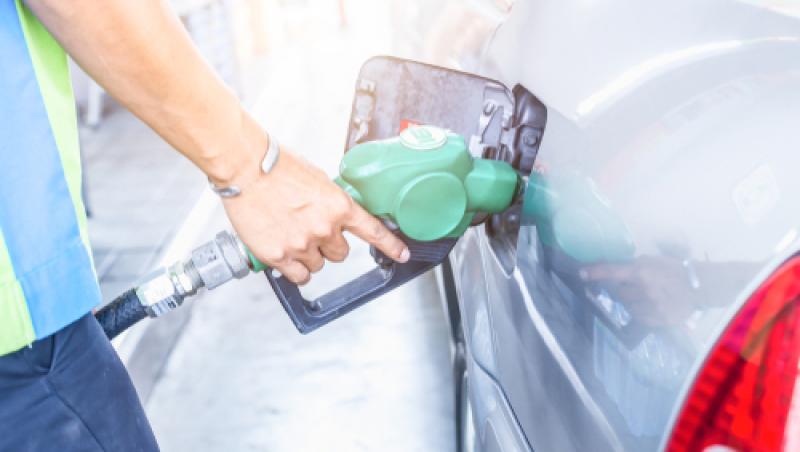 Prețul carburanților înainte de sărbători. A apărut o ușoară scădere atât pentru motorină, cât și pentru benzină