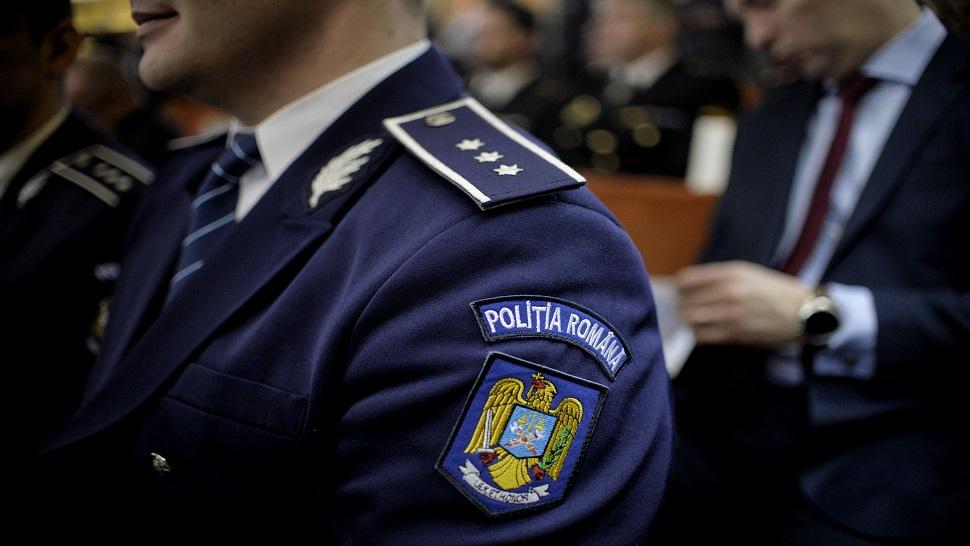 Imagine cu uniforma unui polițist.