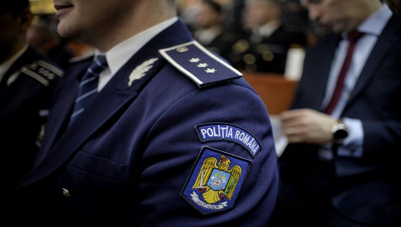Imagine cu uniforma unui polițist.