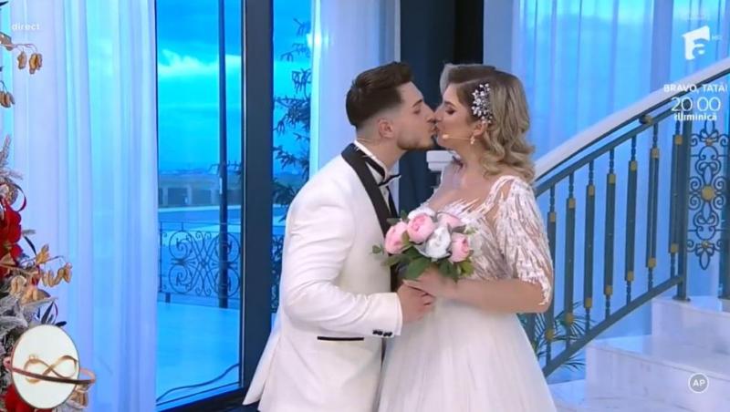 Mireasa sezonul 8. Andreea s-a reunit cu Bia și Robert în oraș. Cum s-au pozat cu toții și ce au spus fanii lor