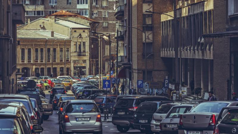 Parcare gratuită pentru maşinile electrice în Bucureşti. Ce condiție trebuie îndeplinită pentru a beneficia de această facilitate