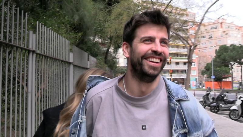 Gerard Pique și iubita lui mai tânără, moment neașteptat pe o stradă din Barcelona. Studenta a lovit un panou publicitar | VIDEO