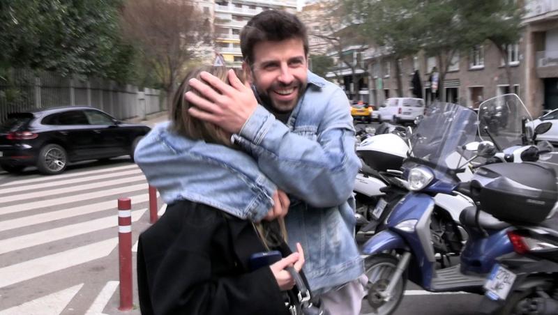 Gerard Pique și iubita lui mai tânără, moment neașteptat pe o stradă din Barcelona. Studenta a lovit un panou publicitar | VIDEO