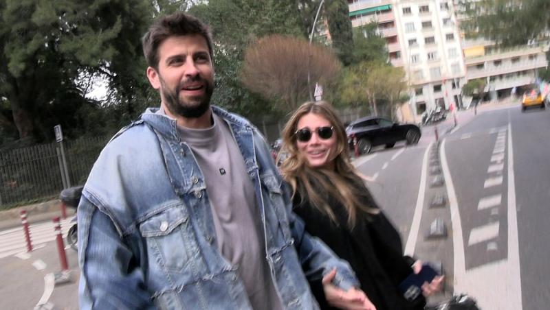 Gerard Pique și iubita lui mai tânără, moment neașteptat pe o stradă din Barcelona. Studenta a lovit un panou publicitar | VIDEO