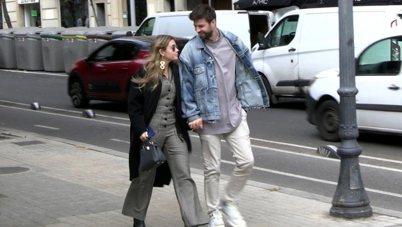 Gerard Pique și iubita lui mai tânără, moment neașteptat pe o stradă din Barcelona. Studenta a lovit un panou publicitar | VIDEO