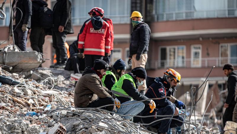 Cum au fost găsite două femei la o săptămână după cutremurul din Turcia. Minerii au auzit un sunet: „Lucrăm 24 de ore, fără somn”