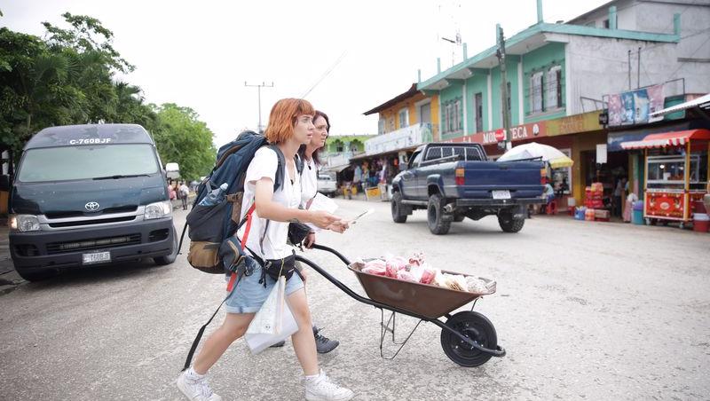 America Express, 13 februarie 2023. Ce a pățit Bie Adam când curcanul a început să se „agite” în mașină. Ce fobie are Dinu Gavril