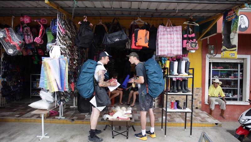 America Express, 13 februarie 2023. Ce a pățit Bie Adam când curcanul a început să se „agite” în mașină. Ce fobie are Dinu Gavril