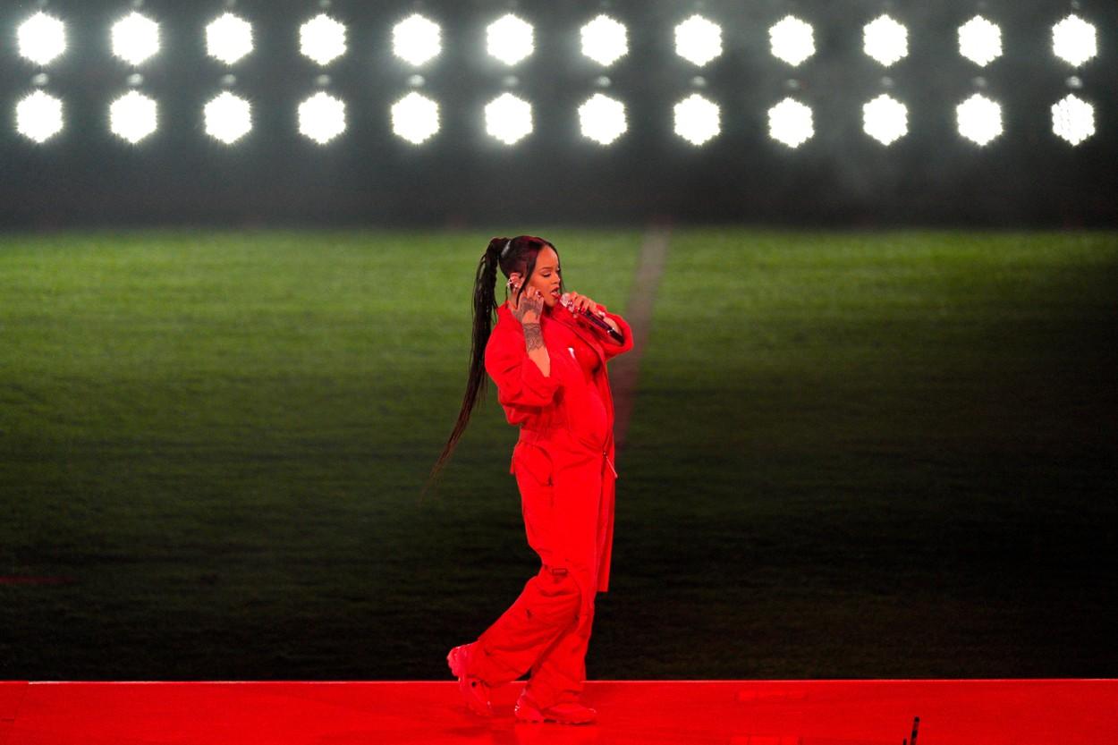 Rihanna pe scena Super Bowl