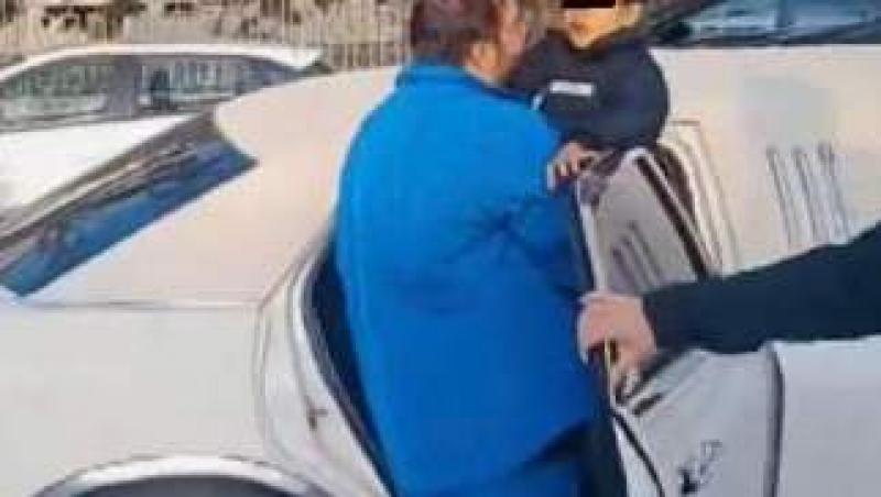 Florin Salam, filmat în timp ce își duce familia la restaurant cu limuzina! Soția lui a dat din casă