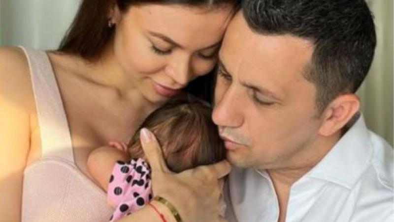 Denisa și Flick au postat în mediul online prima imagine cu fetița lor, iar fanii au fost de-a dreptul impresionați de micuță.
