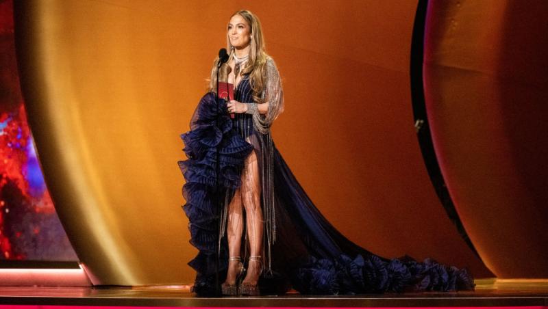 Camerele de luat vederi au surprins momentul în care Jennifer Lopez i-a spus soțului ei să pară mai relaxat în timpul Galei pentru decernarea premiilor Grammy. Cum a reacționat Ben Aflleck