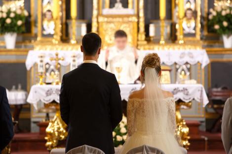 O tânără a dezvăluit că s-a căsătorit cu tatăl vitreg: „Cea mai bună decizie pe care am luat-o!”. Ce detaliu i-a uimit pe mulți