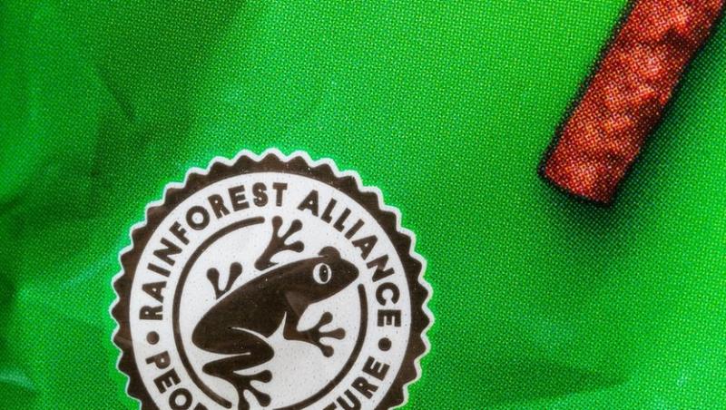 Un logo cu o broască care apare pe ambalajele mai multor alimente a creat panică în rândul cumpărătorilor. Ce semnifică de fapt