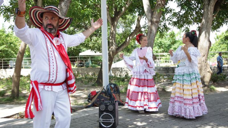 Concurenții America Express dau startul carnavalului în Barranquilla. Ediția de ieri seară, lider de audiență