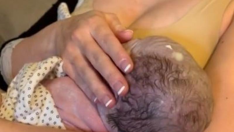 Femeia care nu și-a spălat bebelușul mai bine de o lună după ce l-a născut natural. Care e motivul uluitor