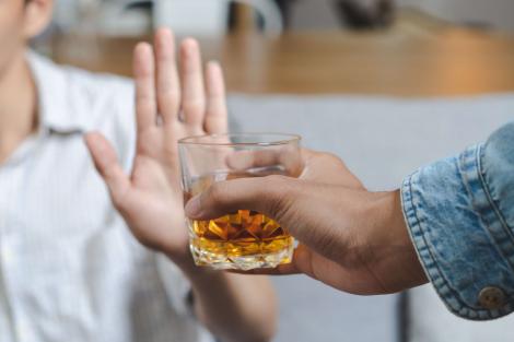 OMS: Nu există o cantitate sigură de a bea alcool. Jumătate din cazurile canceroase sunt cauzate de consumul ușor și moderat