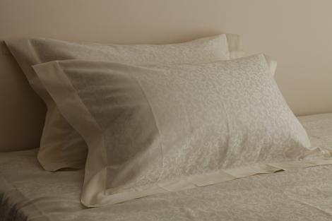 O asistentă a renunțat să-și mai spele lenjeria de pat, pentru a economisi bani. Ce a urmat când mama ei a aflat ce făcea