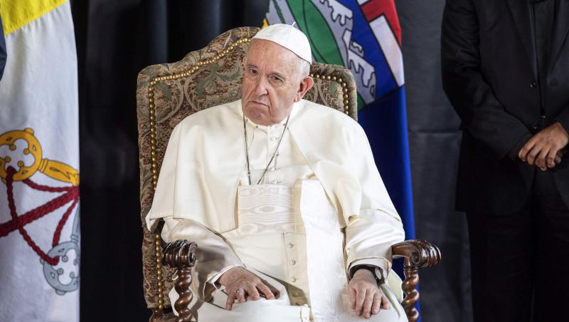 Imaginile cu Papa Francisc care au făcut înconjurul internetului. Suveranul apare îmbrăcat într-o geacă de lux, de ultimă „fiță”