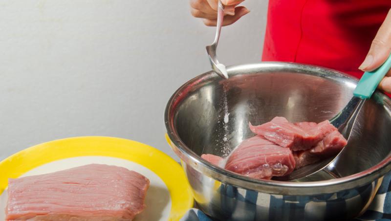 Ce se întâmplă dacă pui bicarbonat de sodiu peste carnea tocată, de fapt. Efectul se vede imediat