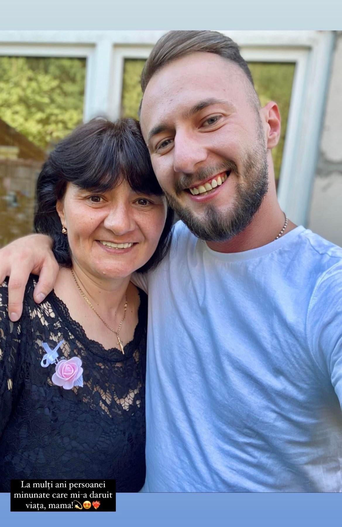 Poză cu Aron și mama lui de pe Instagram