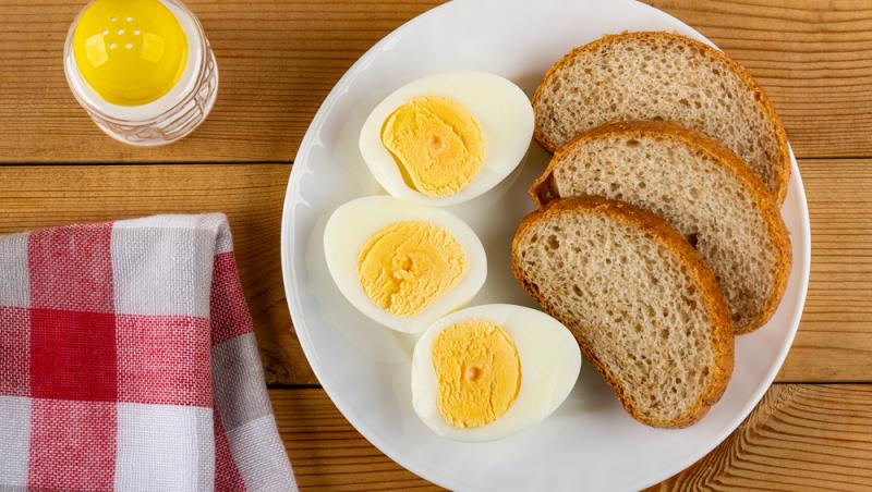 Paștele este una dintre cele mai frumoase și importante sărbători. Dincolo de semnificația religiosă, această zi este marcată de o mulțime de tradiții, obiceiuri și superstiții vechi. Una dintre ele spune că nu e bine să mănânci oul cu sare în prima zi de Paște. Iată care este motivul: